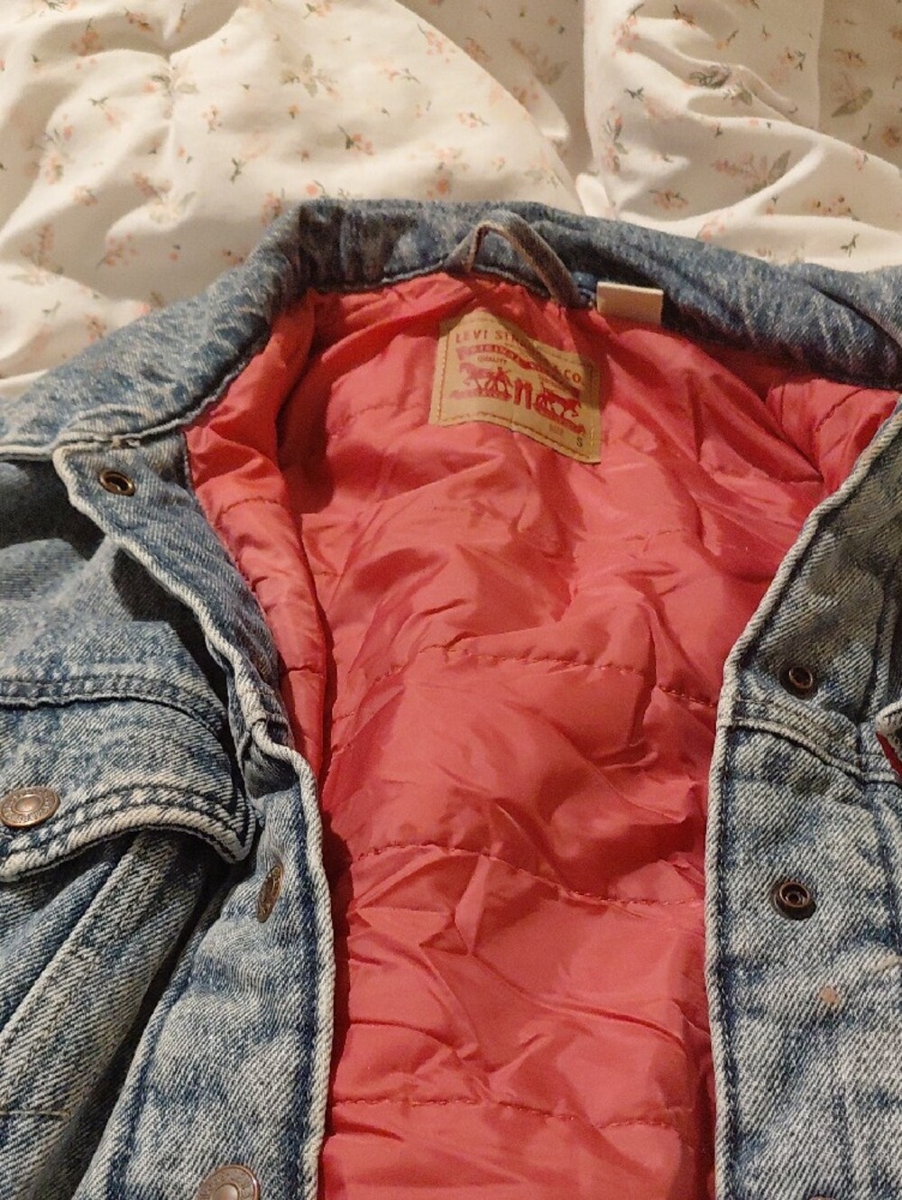 Levi's Small Light Blue Denim Jacket with Hot Pink Lining - Women's